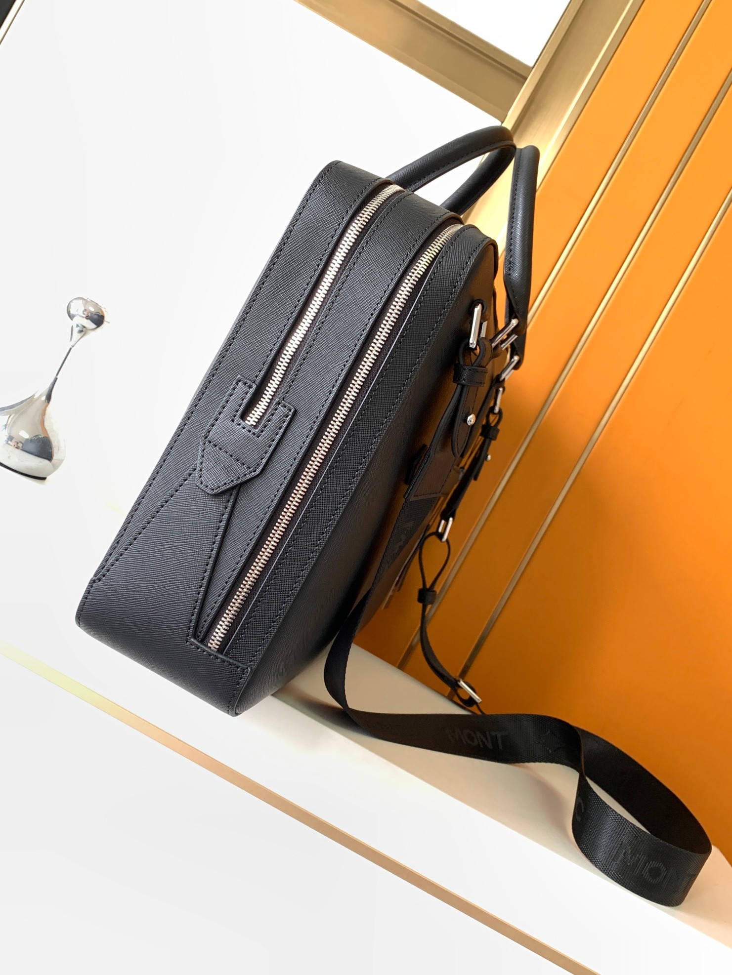Luxury Men's Top-Handle Bags P - مراجعة Luxury Bags 2026 وسعره