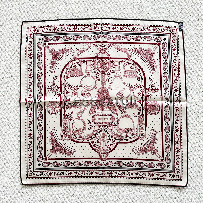 Double Faced Print Scarf Silk  - مراجعة Luxury Bags Hong Kong وسعره