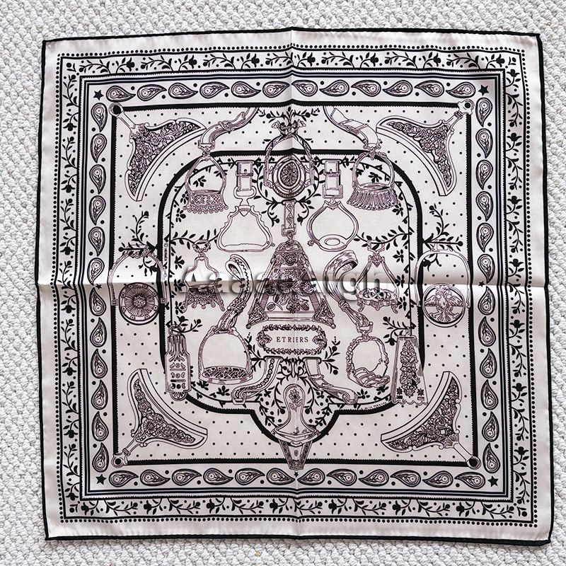 Double Faced Print Scarf Silk  - مراجعة Luxury Bags Hong Kong وسعره