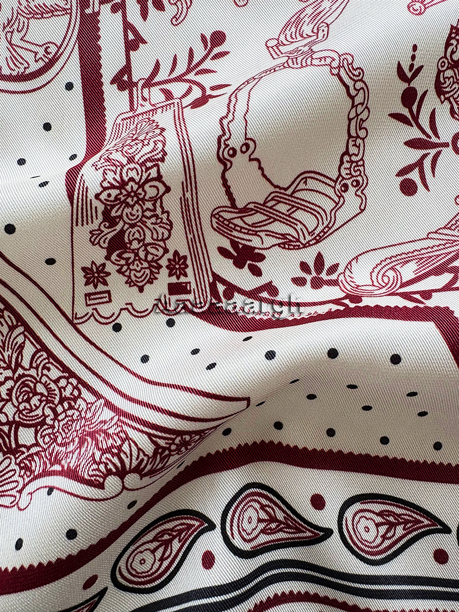Double Faced Print Scarf Silk  - مراجعة Luxury Bags Hong Kong وسعره