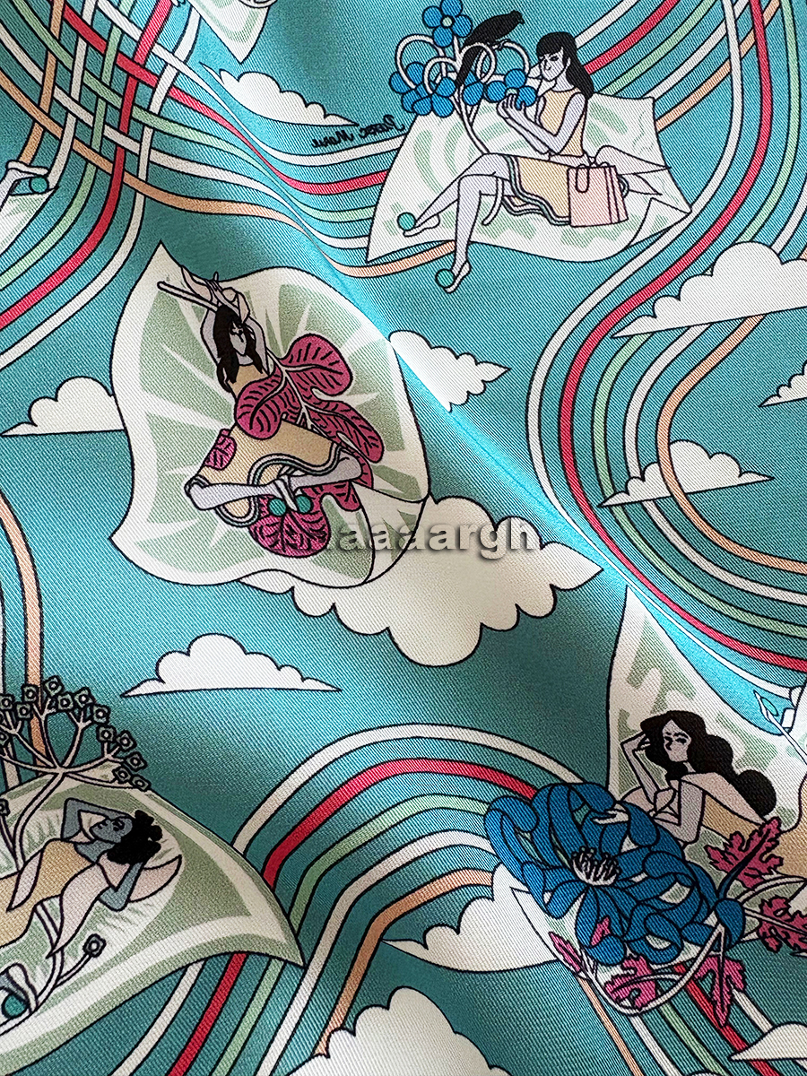 Double Faced Print Scarf Silk  - مراجعة Luxury Bags Hong Kong وسعره
