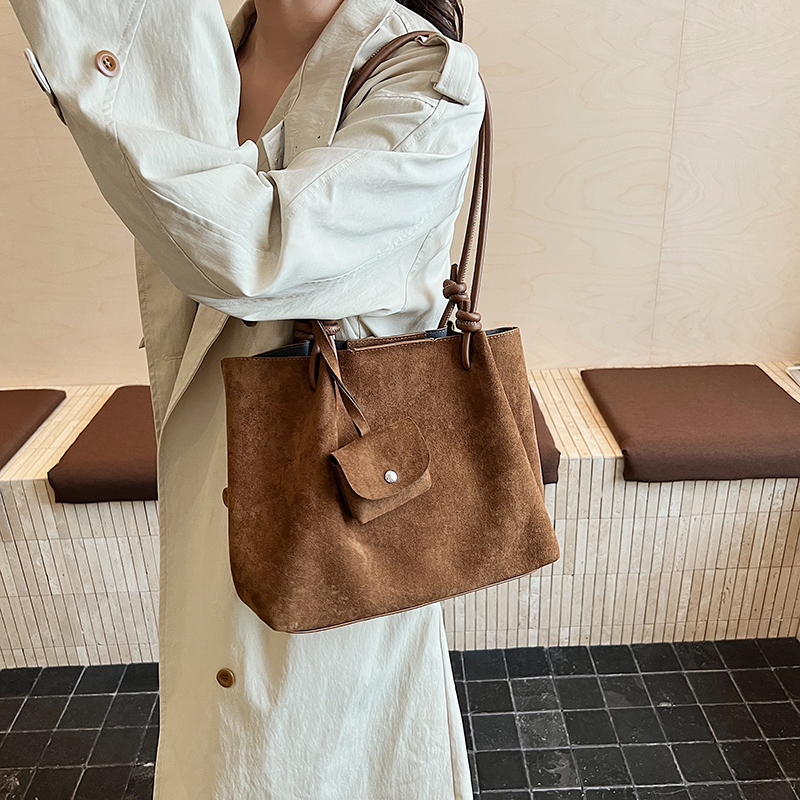 LEFTSIDE Luxury Faux Suede Tot - مراجعة Luxury Bags For Young Women وسعره