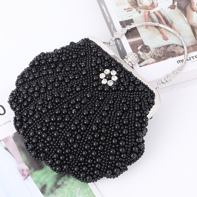 Luxury Scalloped Pearl Clutch  - مراجعة Luxury Bags Direct وسعره