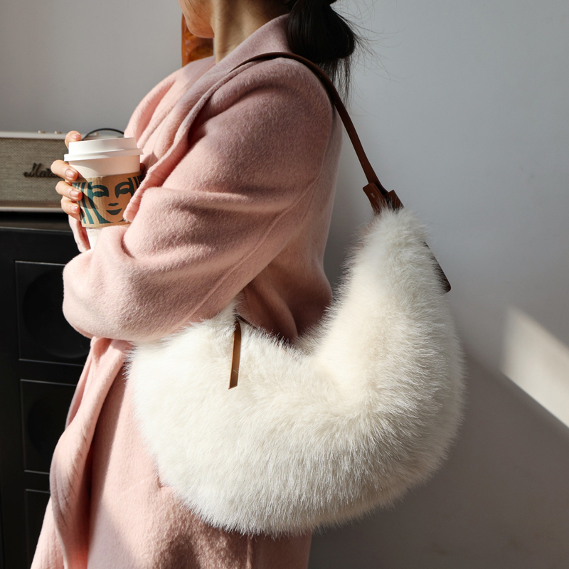 Fashion Faux Fur Half Moon Bag - مراجعة Luxury Bags 2026 وسعره