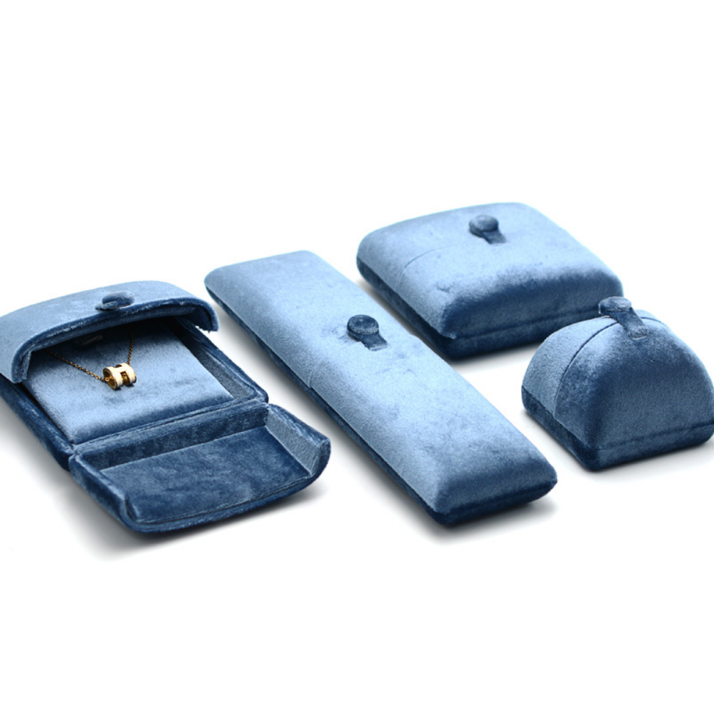 Double Opening Blue Velvet Jew - مراجعة Luxury Bags List وسعره