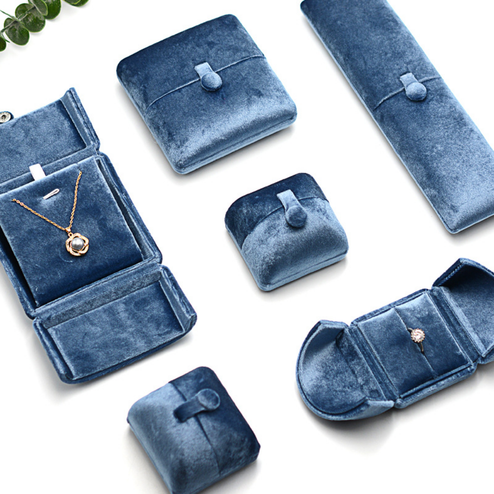 Double Opening Blue Velvet Jew - مراجعة Luxury Bags List وسعره