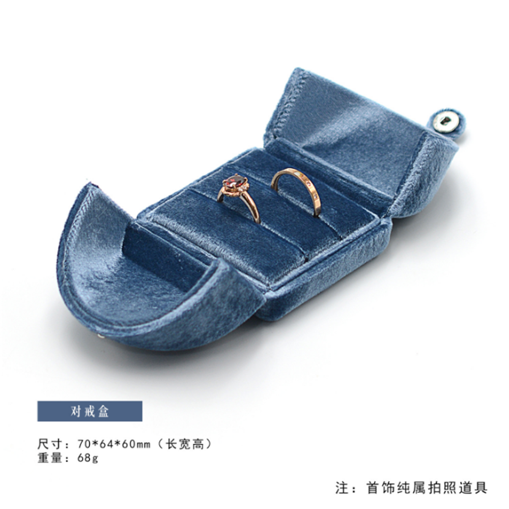 Double Opening Blue Velvet Jew - مراجعة Luxury Bags List وسعره