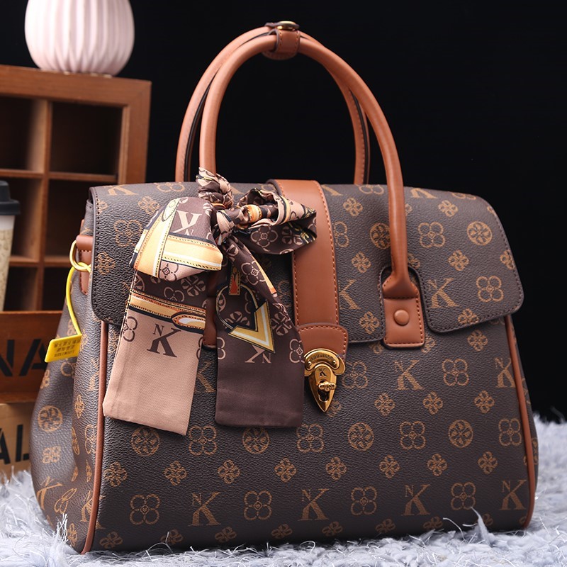 Light luxury brand women's bag - مراجعة Luxury Bags 2026 وسعره