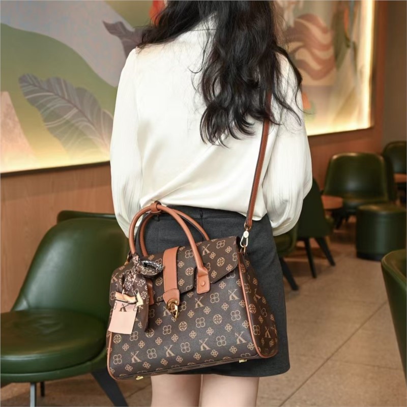 Light luxury brand women's bag - مراجعة Luxury Bags 2026 وسعره