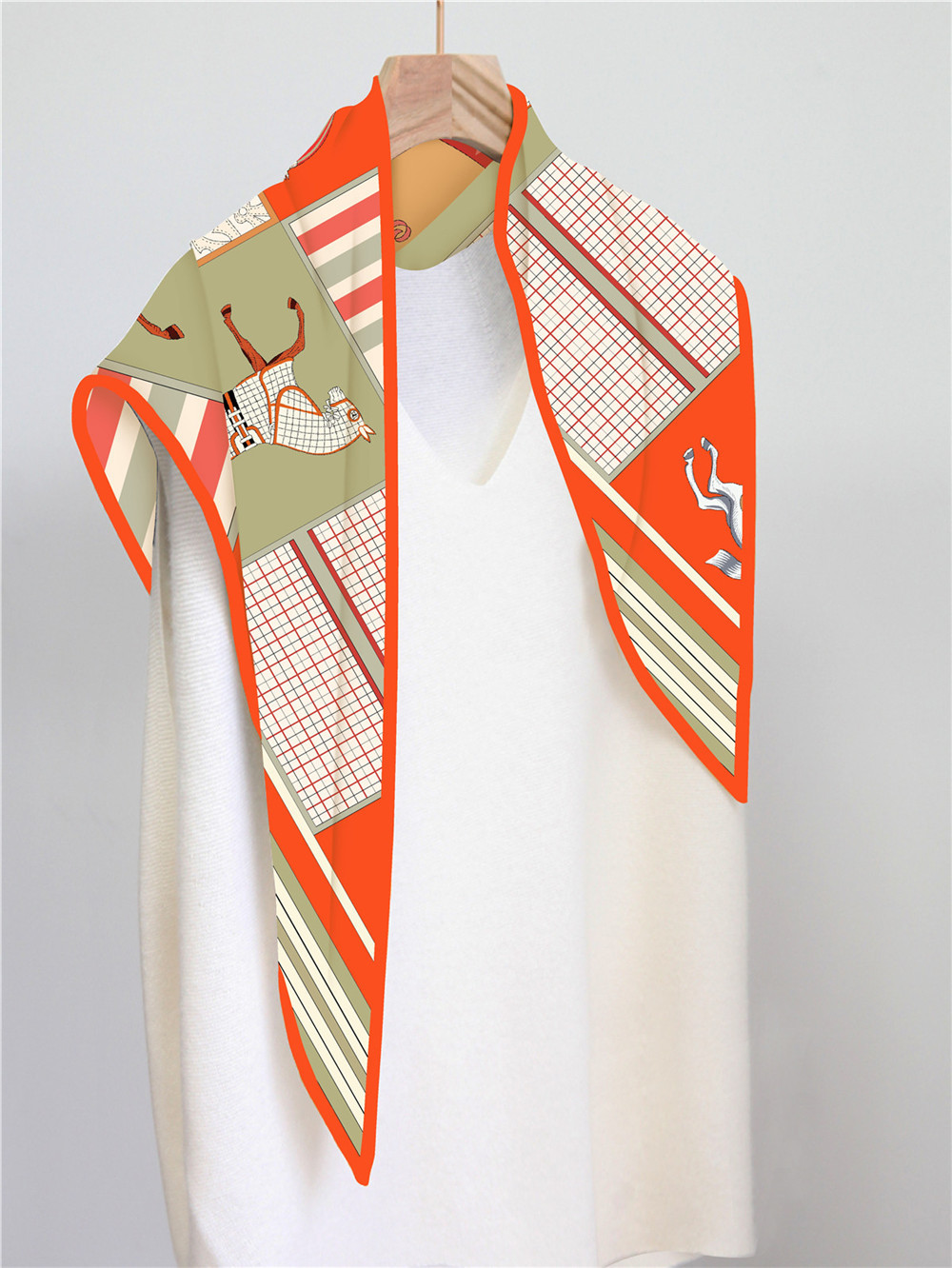 Horse Large Triangle Silk Scar - مراجعة Luxury Bags Hong Kong وسعره