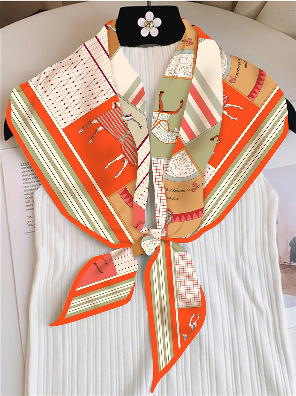 Horse Large Triangle Silk Scar - مراجعة Luxury Bags Hong Kong وسعره
