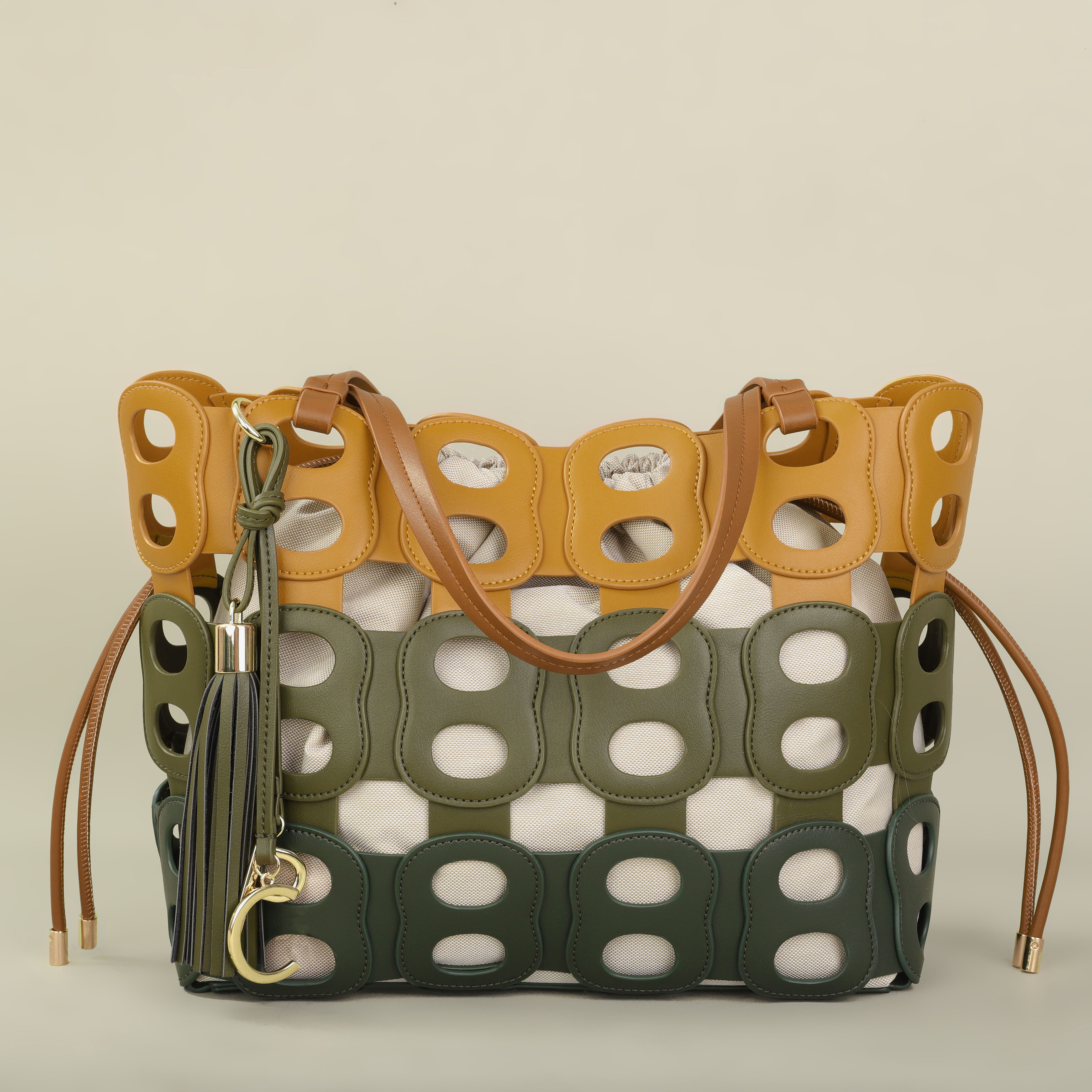 PG PATSY GARIS Women's Crossbo - مراجعة Luxury Bags 2026 وسعره