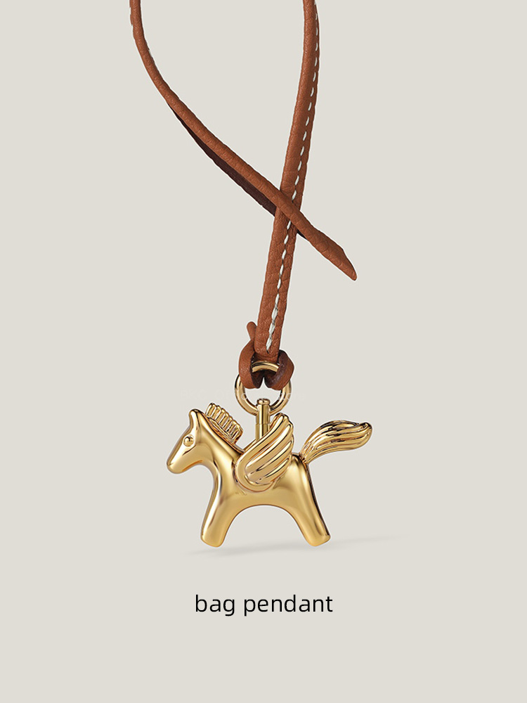 Luxury Brass Pegasus Bag Charm - مراجعة Luxury Bags Hermes Birkin وسعره