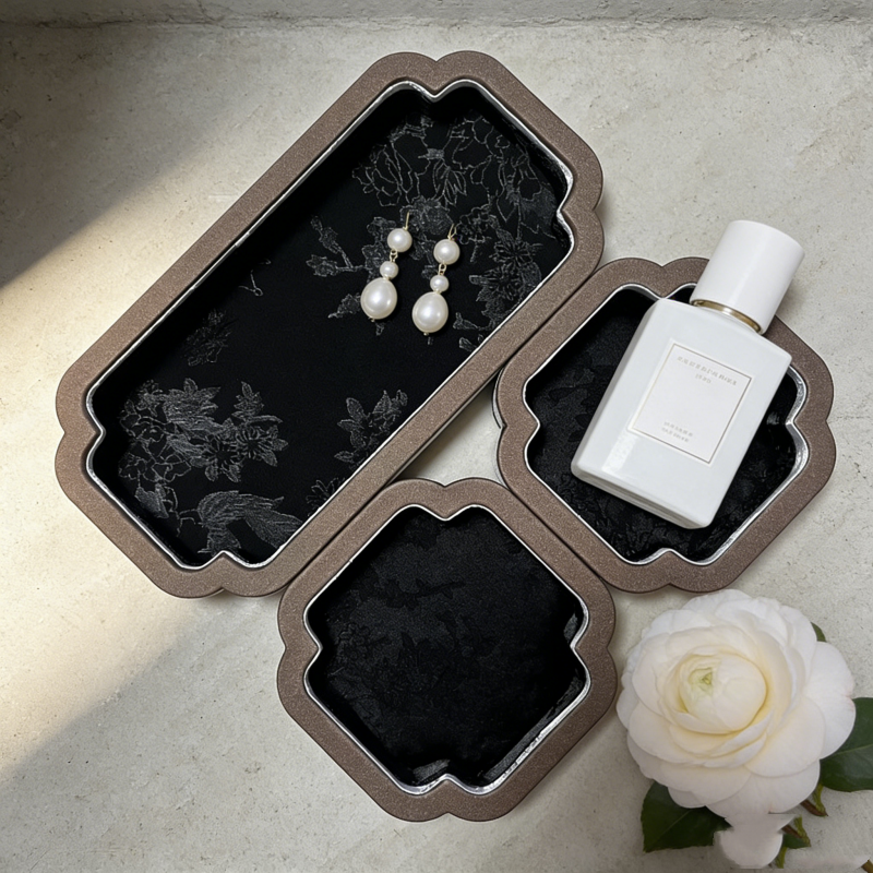 Luxury Court-Style Jewelry Dis - مراجعة Luxury Bags List وسعره