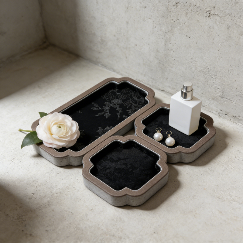 Luxury Court-Style Jewelry Dis - مراجعة Luxury Bags List وسعره