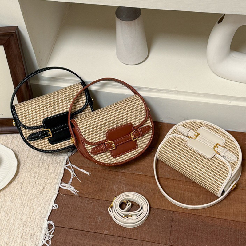 England Style Mini Straw Saddl - مراجعة Luxury Bags 2026 وسعره