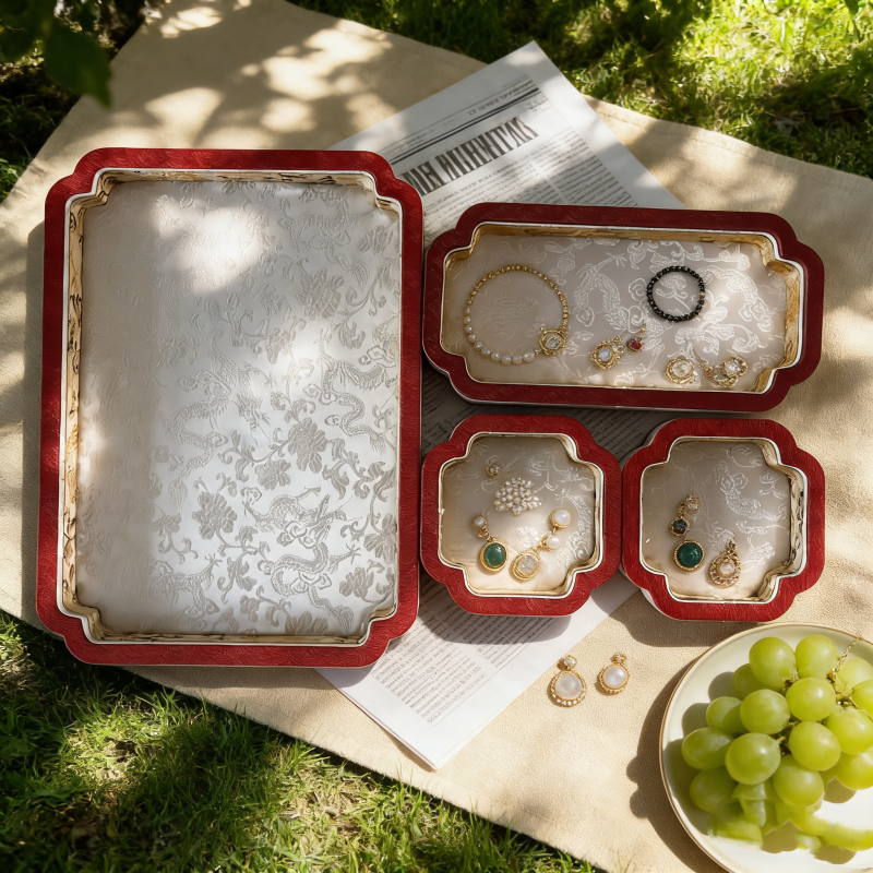 Luxury Court-Style Jewelry Dis - مراجعة Luxury Bags List وسعره