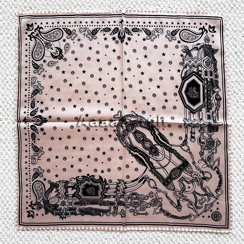 Double Faced Print Small Silk  - مراجعة Luxury Bags Hong Kong وسعره