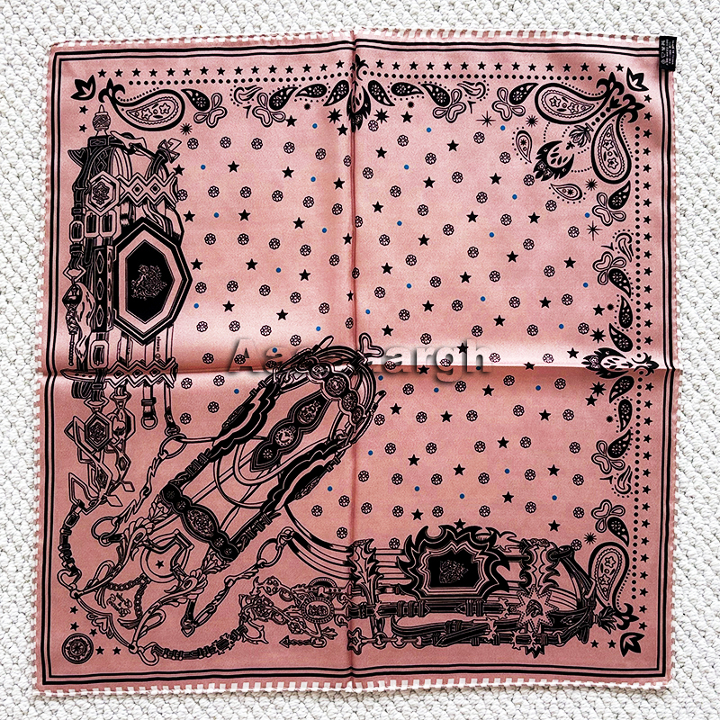 Double Faced Print Small Silk  - مراجعة Luxury Bags Hong Kong وسعره