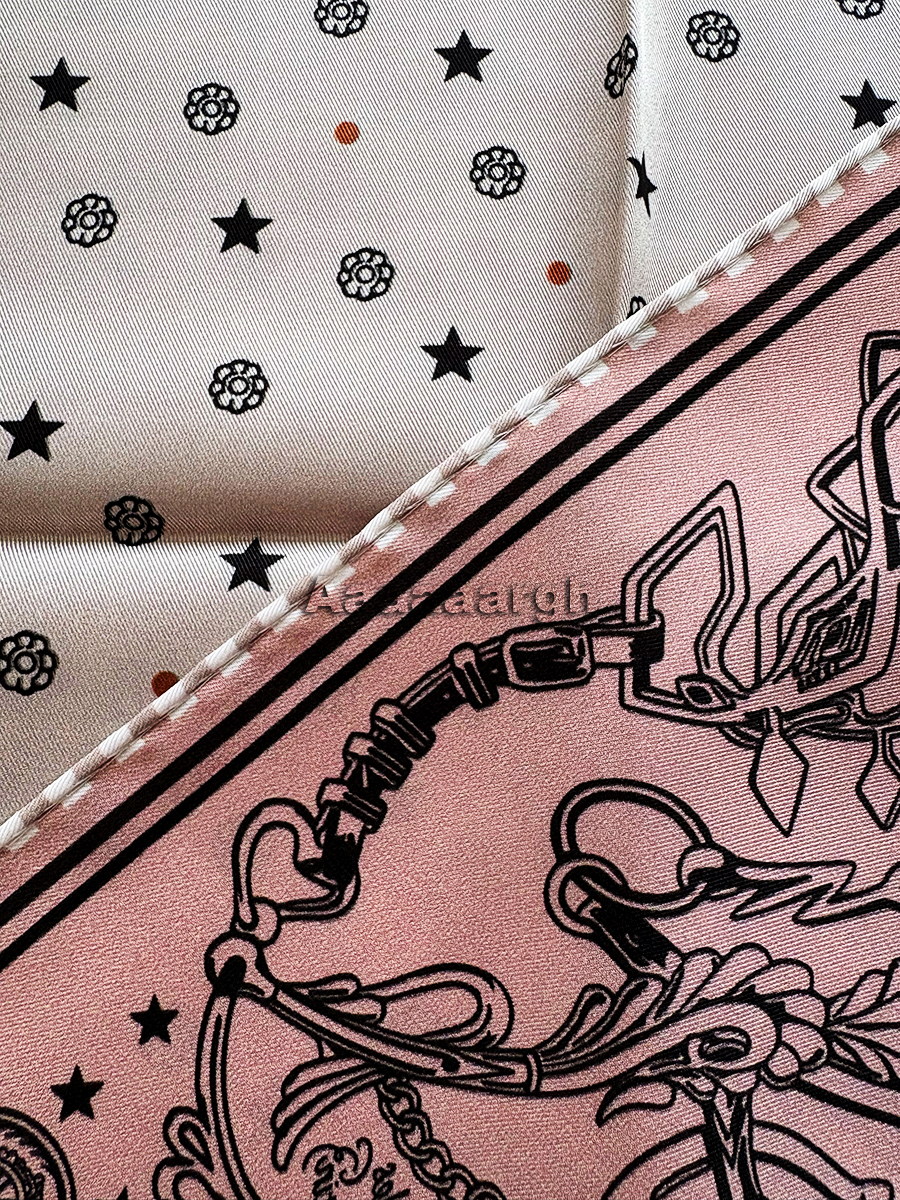 Double Faced Print Small Silk  - مراجعة Luxury Bags Hong Kong وسعره